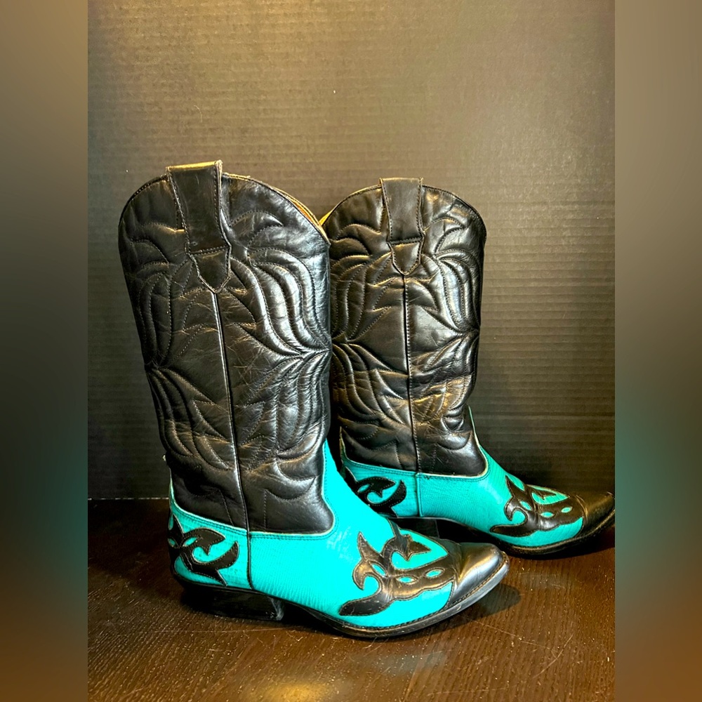 Sundance Fling two tone cowboy boots Size 7